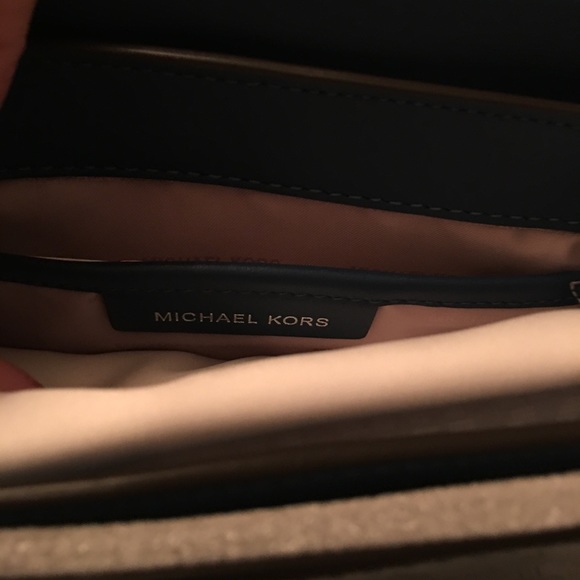 LAST 1 NWT Michael Kors Jade Gusset Clutch - Picture 4 of 8